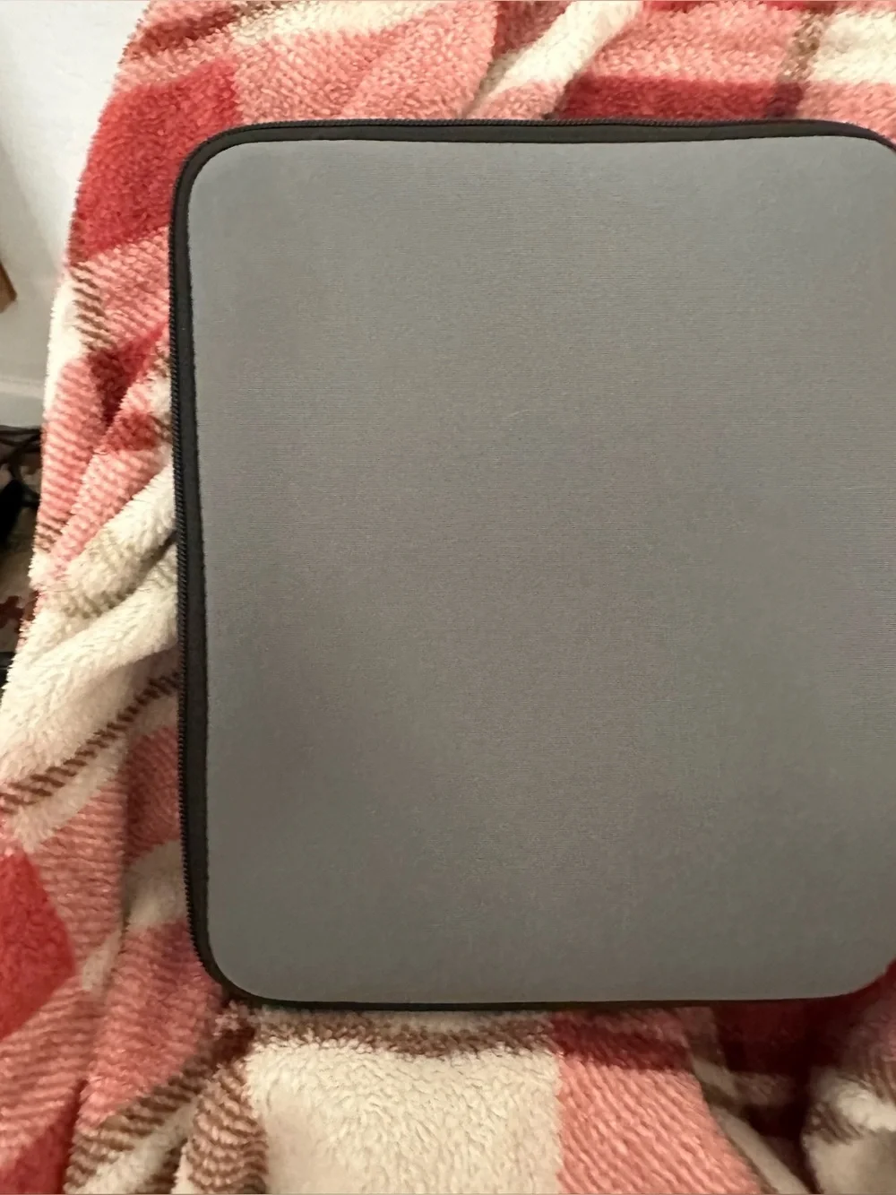 I Pad/Tech device cover black and gray design